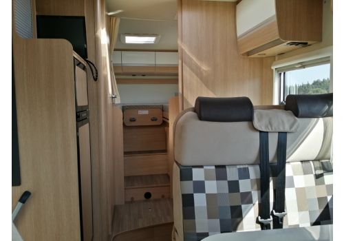 Low Profile Motorhome SUNLIGHT T-68 con cambio automático en Sale Occasion