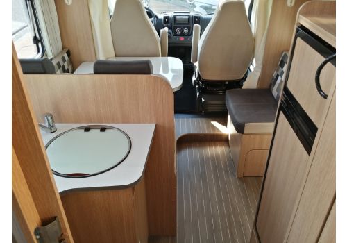 Low Profile Motorhome SUNLIGHT T-68 con cambio automático en Sale Occasion