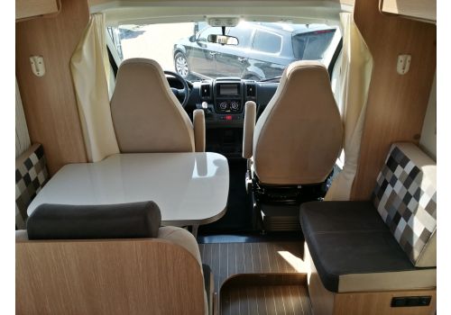 Low Profile Motorhome SUNLIGHT T-68 con cambio automático en Sale Occasion