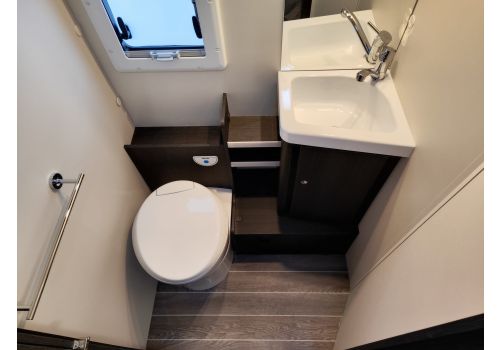 Low Profile Motorhome ROLLER TEAM Kronos 284 TL en Sale Occasion