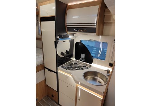 Low Profile Motorhome ROLLER TEAM Zefiro 294 TL en Sale Occasion