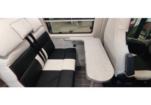 Camper Van ROLLER TEAM Livingstone 5 Advance en Sale Occasion