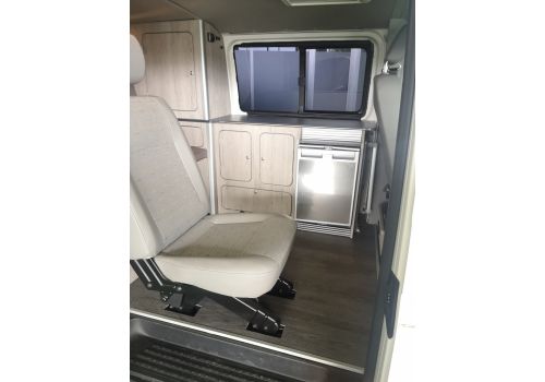 Camper Van VOLKSWAGEN Transporter T5 camperizada en Sale Occasion
