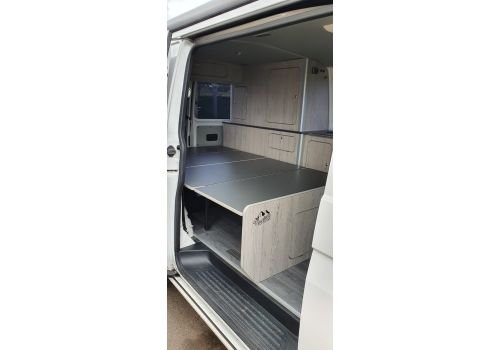 Camper Van VOLKSWAGEN Transporter T5 camperizada en Sale Occasion