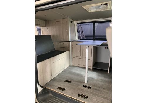 Camper Van VOLKSWAGEN Transporter T5 camperizada en Sale Occasion