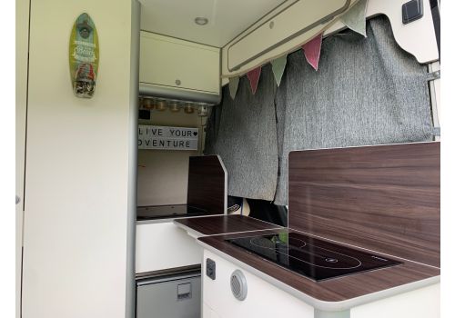 Camper Van VOLKSWAGEN Crafter camperizada en Sale Occasion