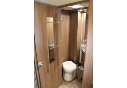 Low Profile Motorhome DETHLEFFS Trend T 7057 DBM modelo 2017 en Sale Occasion