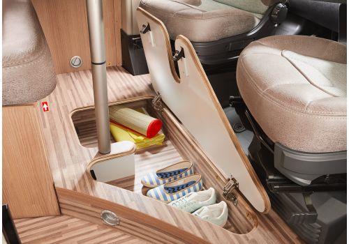 Camper Van MALIBU Van Two Rooms 640 LE RB en Catalog
