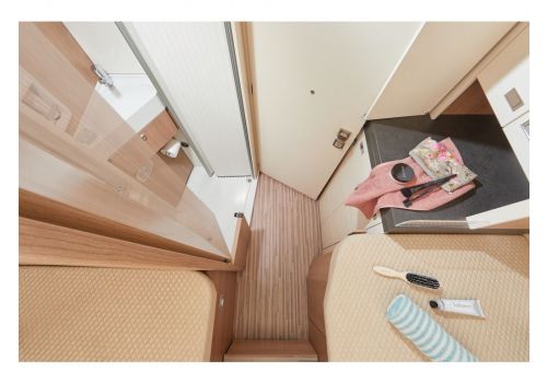 Camper Van MALIBU Van Two Rooms 640 LE RB en Catalog