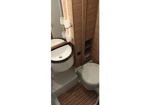 Low Profile Motorhome DETHLEFFS Globebus T1 en Sale Occasion