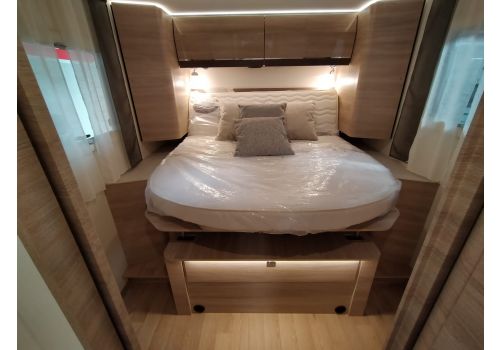 Low Profile Motorhome RAPIDO 696F Ultimate Line en Sale Occasion