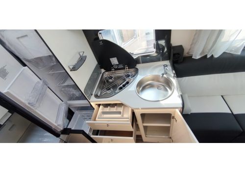 Low Profile Motorhome ROLLER TEAM Kronos 230 TL en Sale Occasion