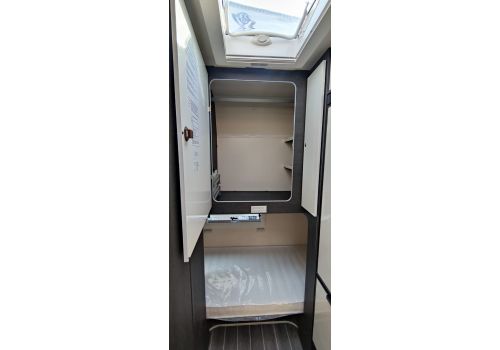 Low Profile Motorhome ROLLER TEAM Kronos 230 TL en Sale Occasion