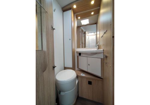 Low Profile Motorhome SUNLIGHT T69L en Rent