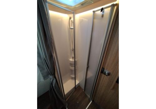 Low Profile Motorhome SUNLIGHT T69L en Rent
