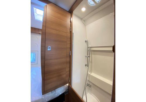 Camper Van RAPIDO V65 XL Modelo 2022 en Sale Occasion
