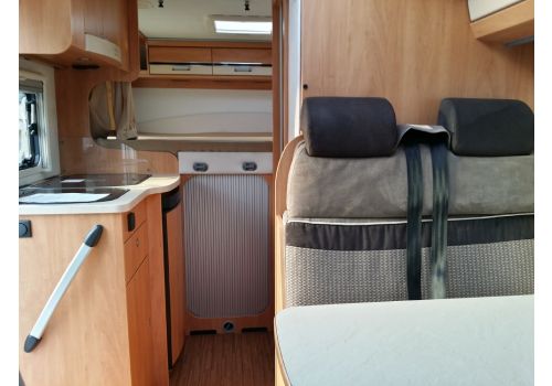 Low Profile Motorhome DETHLEFFS Globebus T-11 en Sale Occasion