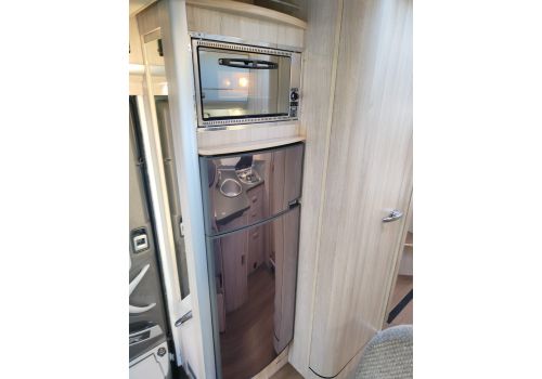 Low Profile Motorhome LAIKA Ecovip 390 en Sale Occasion
