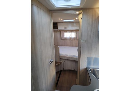 Low Profile Motorhome LAIKA Ecovip 390 en Sale Occasion