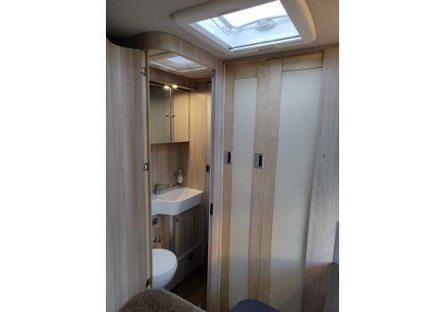 Low Profile Motorhome LAIKA Ecovip 390 en Sale Occasion
