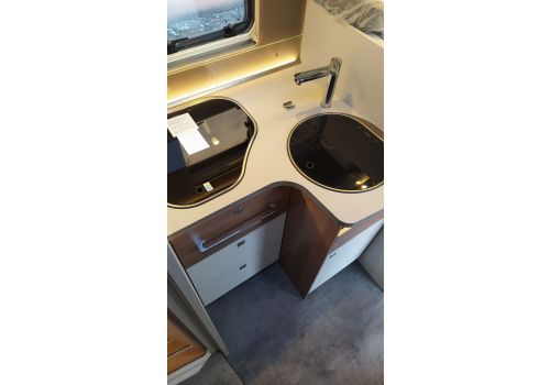 Low Profile Motorhome DETHLEFFS Trend T7057 DBM Modelo 2022 en Sale Occasion