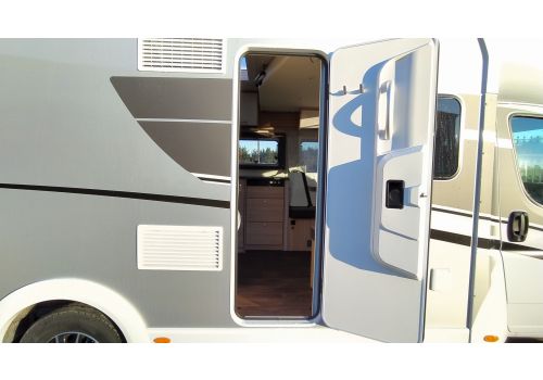 Low Profile Motorhome SUNLIGHT T 69 LC Modelo 2022 en Sale Occasion