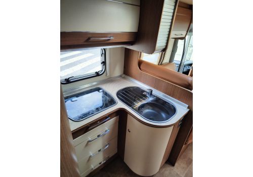 Integral Motorhome BURSTNER AVIANO I 727 en Sale Occasion