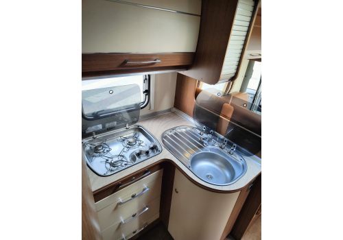 Integral Motorhome BURSTNER AVIANO I 727 en Sale Occasion