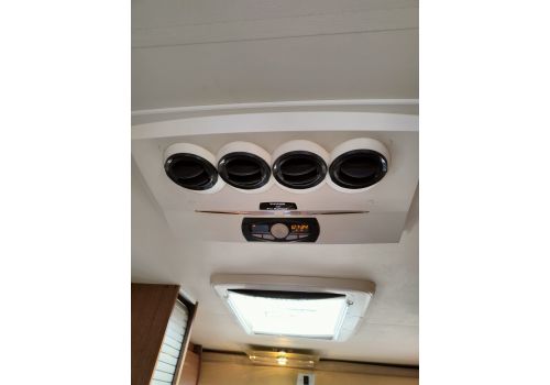 Integral Motorhome BURSTNER AVIANO I 727 en Sale Occasion
