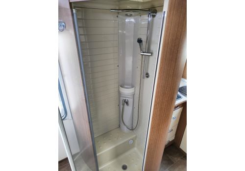 Integral Motorhome BURSTNER AVIANO I 727 en Sale Occasion