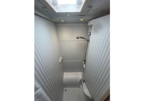 Low Profile Motorhome SUNLIGHT V66 en Sale Occasion
