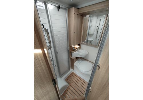 Low Profile Motorhome SUNLIGHT T58 Modelo 2022 en Sale Occasion