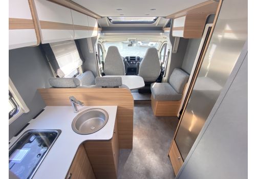 Low Profile Motorhome DETHLEFFS Just T7052 EB Modelo 2022 en Sale Occasion
