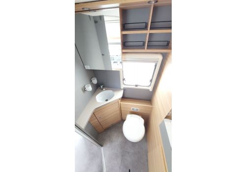 Low Profile Motorhome DETHLEFFS Just T 6762 Modelo 2022 en Sale Occasion