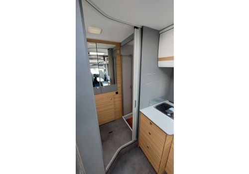 Low Profile Motorhome DETHLEFFS Just T 6762 Modelo 2022 en Sale Occasion