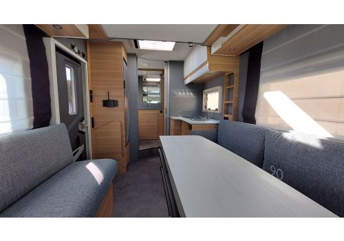 Low Profile Motorhome DETHLEFFS Just T 6762 Modelo 2022 en Sale Occasion