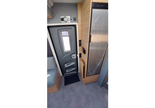 Low Profile Motorhome DETHLEFFS Just T 6762 Modelo 2022 en Sale Occasion