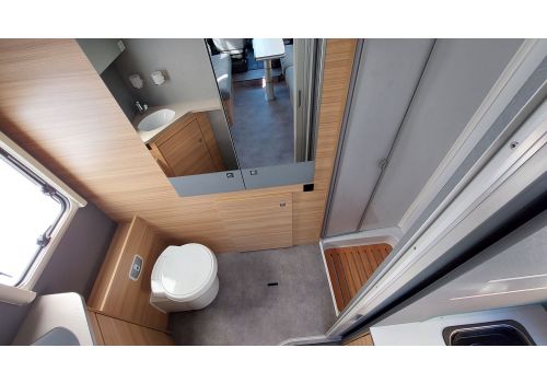 Low Profile Motorhome DETHLEFFS Just T 6762 Modelo 2022 en Sale Occasion