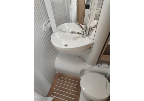 Low Profile Motorhome SUNLIGHT V66 en Sale Occasion