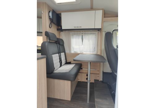 Low Profile Motorhome SUNLIGHT V66 en Sale Occasion