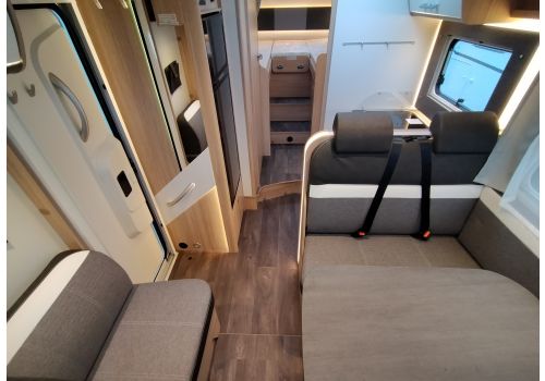 Low Profile Motorhome SUNLIGHT T68 en Rent