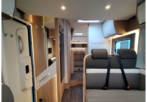 Low Profile Motorhome SUNLIGHT T68 en Rent