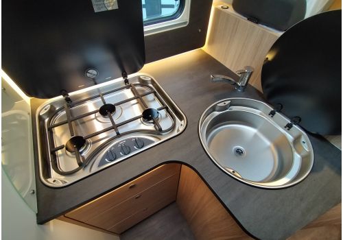 Low Profile Motorhome SUNLIGHT T68 en Rent
