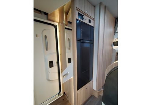 Low Profile Motorhome SUNLIGHT T68 en Rent