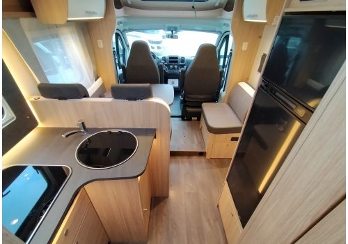 Low Profile Motorhome SUNLIGHT T68 en Rent