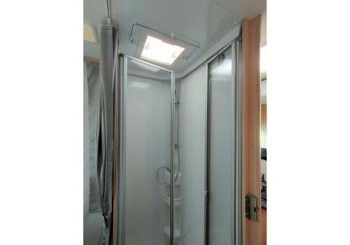 Low Profile Motorhome SUNLIGHT T69L en Rent
