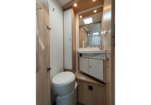 Low Profile Motorhome SUNLIGHT T69L en Rent