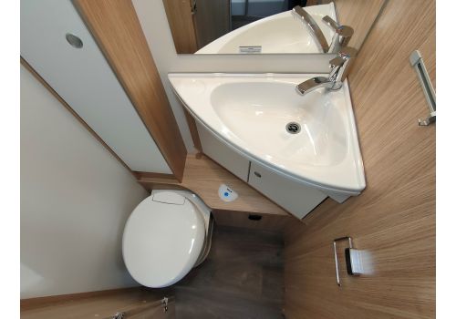 Low Profile Motorhome SUNLIGHT T69L en Rent