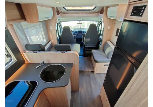 Low Profile Motorhome SUNLIGHT T69L en Rent