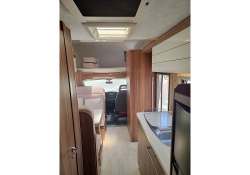 Capuchina Motorhome ROLLER TEAM Zefiro 275 en Sale Occasion